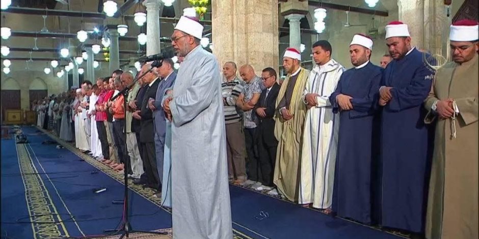 انتهاء المصليين من اداء صلاة عيد الأضحي بالجامع الأزهر - صوت الأمة