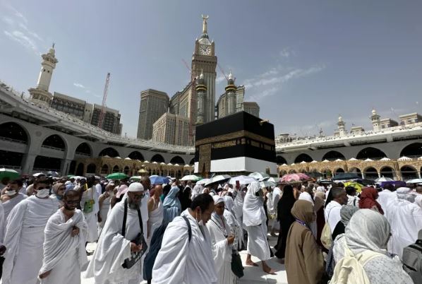 آلاف الحجاج يغادرون مكة بعد استكمال المناسك