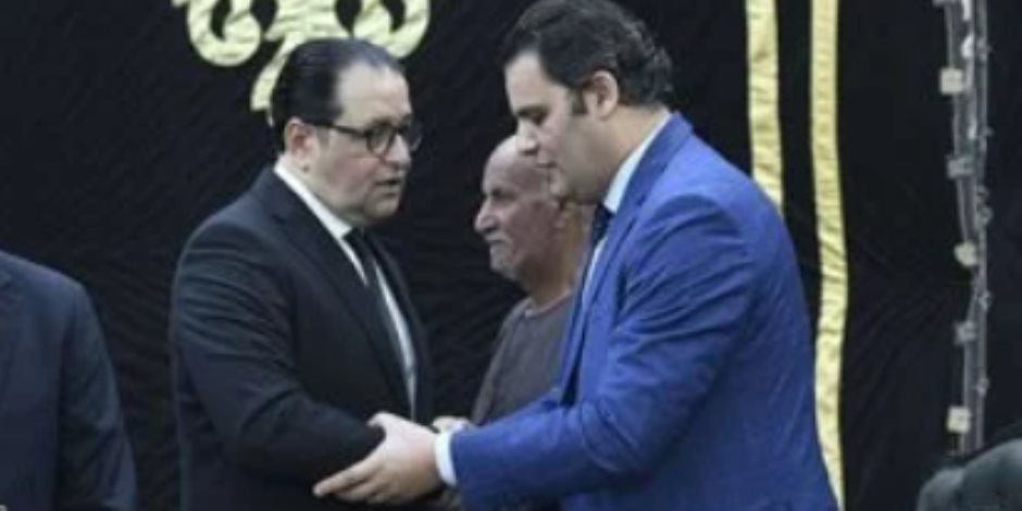 الكاتبة الصحفية همت سلامة رئيس التحرير التنفيذى لليوم السابع تتلقى العزاء في والدها بمسجد عمر مكرم (صور) - صوت الأمة