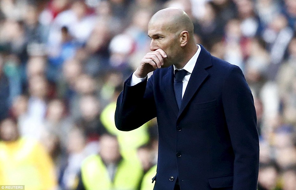 تقارير: ريال مدريد يفتح باب العودة أمام زيدان لولاية ثالثة