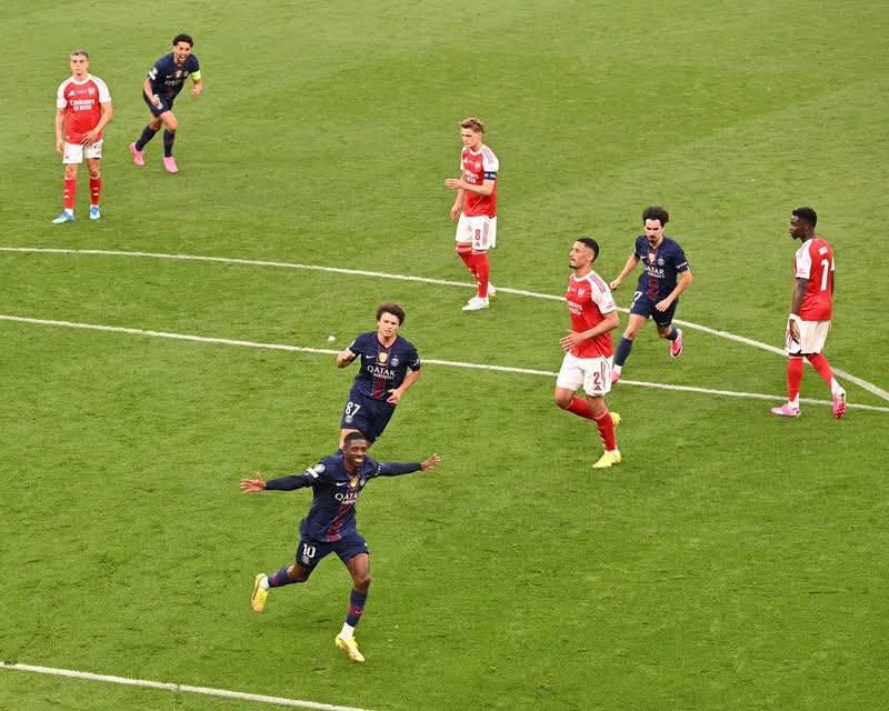 باريس سان جيرمان يعادل الرقم القياسي لبرشلونة في دوري الأبطال