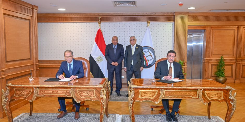 النائب العام ووزير الكهرباء يشهدان توقيع بروتوكول تعاون لتأهيل الإدارات القانونية ومأموري الضبط القضائي بقطاع الكهرباء - صوت الأمة