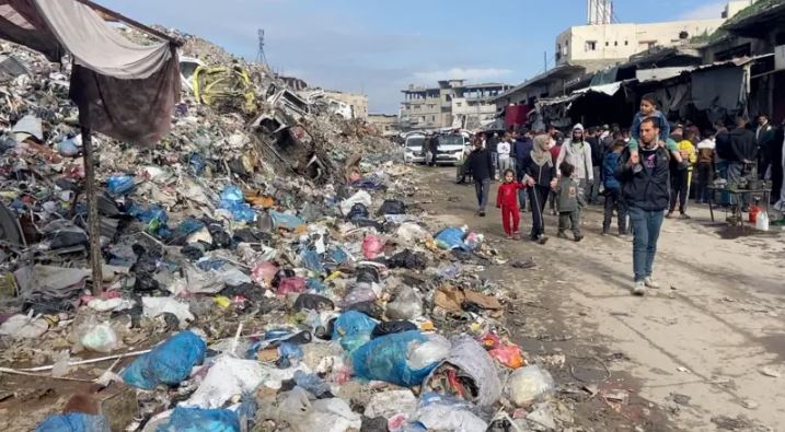 تحذير فلسطيني من تفشي أمراض خطيرة بين النازحين بغزة.. مدير جمعية الإغاثة يوضح التفاصيل
