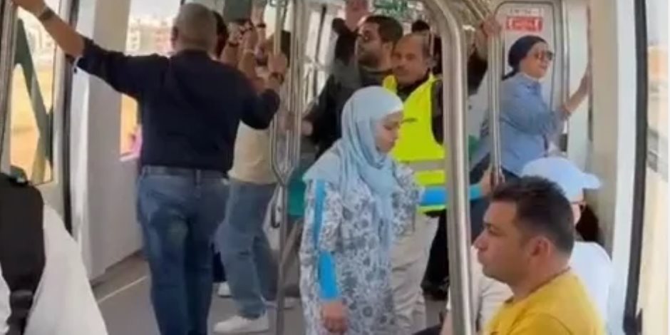 إقبال على آخر رحلات المونوريل المتجهة لمحطة المشير - صوت الأمة