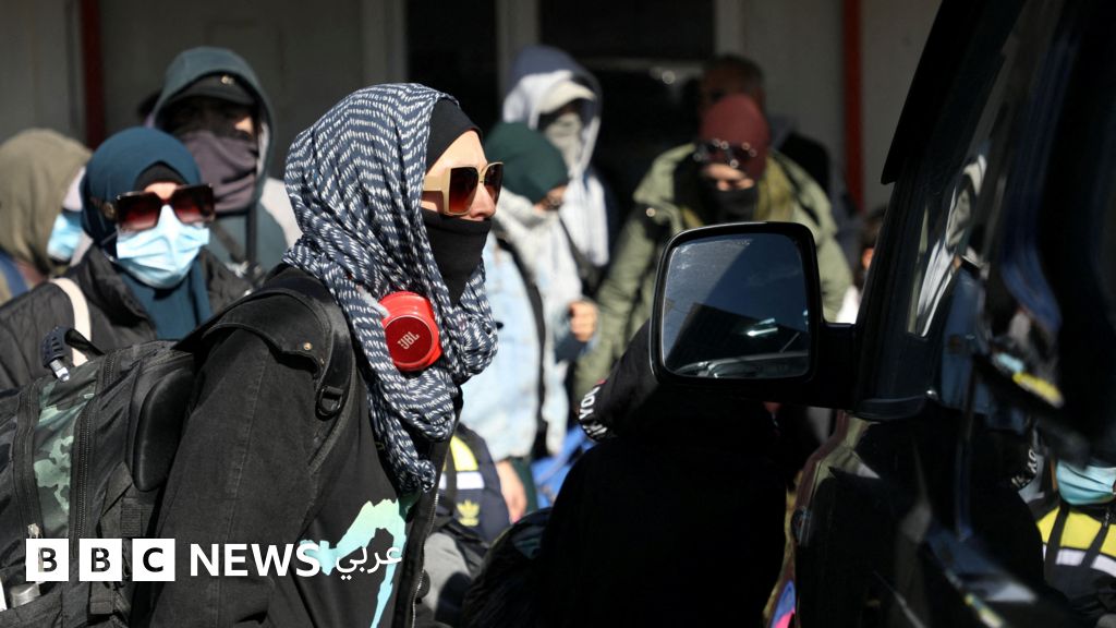 تنظيم الدولة الإسلامية: عائلات مسلحين مرتبطين بالتنظيم حجزت تذاكر للعودة إلى أستراليا - BBC News عربي