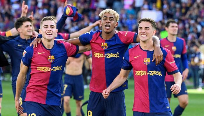 برشلونة ضد ريال مدريد.. ضيوف قمصان الكلاسيكو من دريك إلى أوليفيا