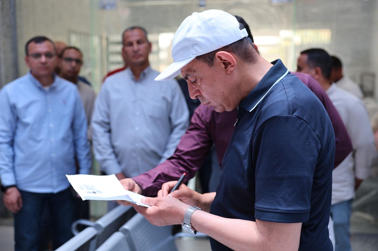 محافظ المنيا يستجيب لمطالب أهالي الحاج قنديل وتل بني عمران خلال جولة ميدانية
