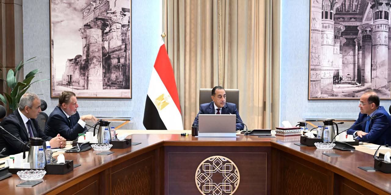 الحكومة تستعرض إجراءات إتاحة الاعتمادات المالية لتعزيز المخزون الاستراتيجي للسلع | أموال الغد