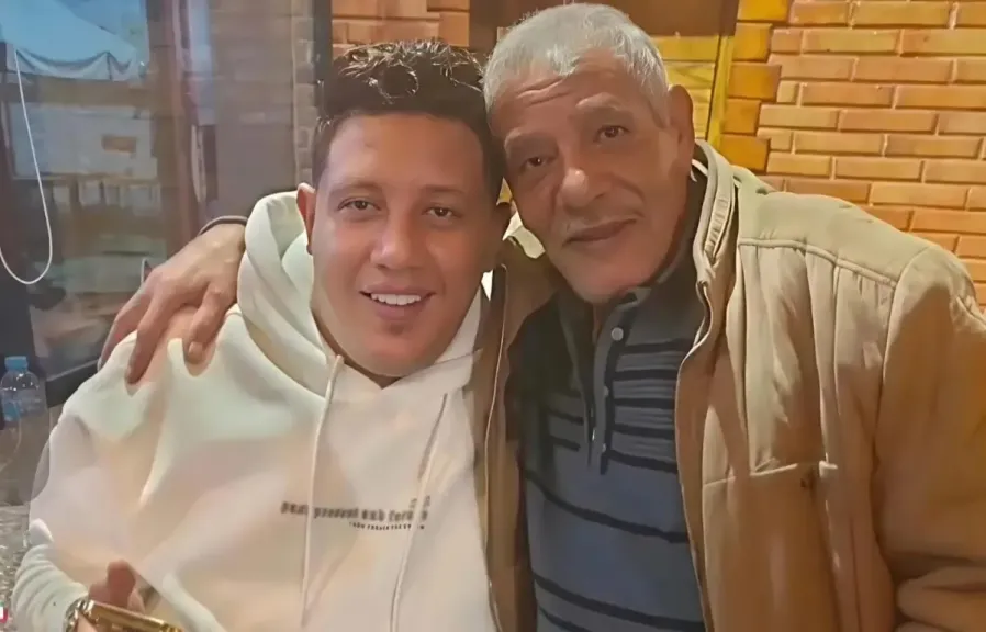 عزاء والد حمو بيكا يلفت الانتباه.. تعرف على تفاصيل عزاء والد الفنان حمو بيكا