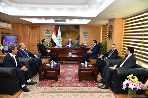 محافظ الفيوم يبحث مع وفد وزارة الاتصالات والوكالة الألمانية لتوسع في هندسة العمليات والتحول الرقمي