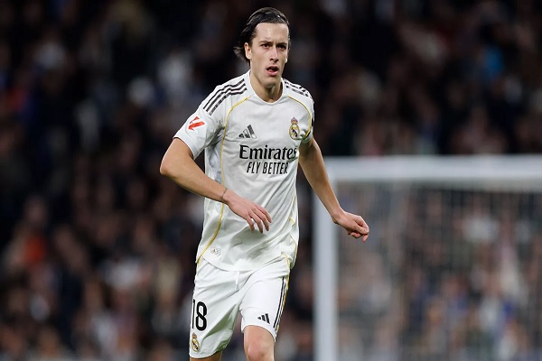 تشيلسي يضع ألفارو كاريراس على راداره.. وريال مدريد يترقب الموقف