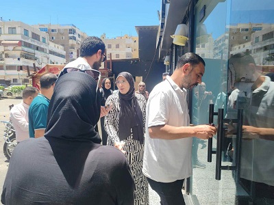 غلق وتشميع المحال المخالفة وغير المرخصة بحي العرب في بورسعيد