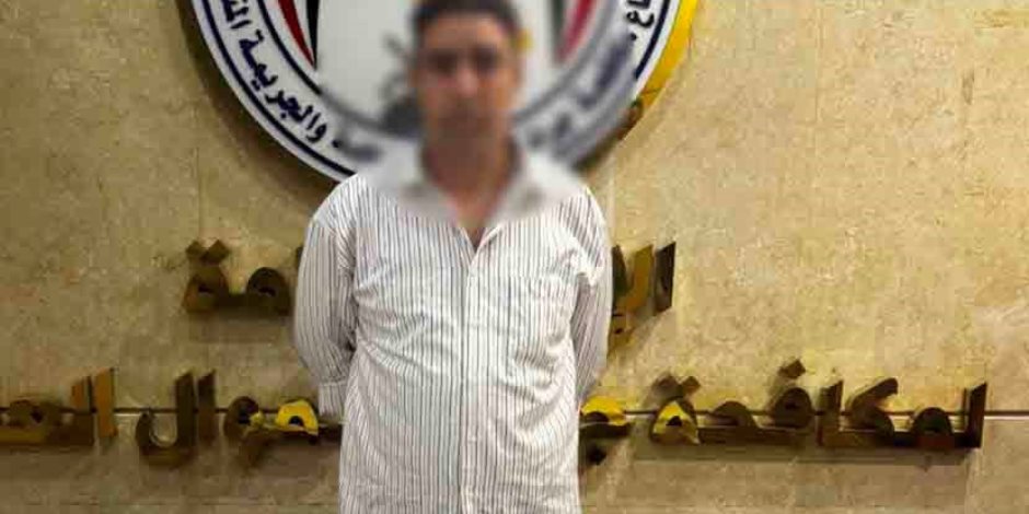 ضبط متهم بالنصب على راغبي السفر للخارج عبر مستندات مزورة وصفحة إلكترونية بالقاهرة - صوت الأمة