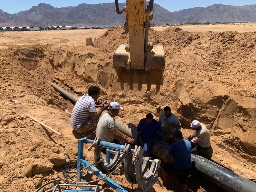 جنوب سيناء: تواصل أعمال إصلاح كسر بخط المياه الرئيسي بمدينة نويبع
