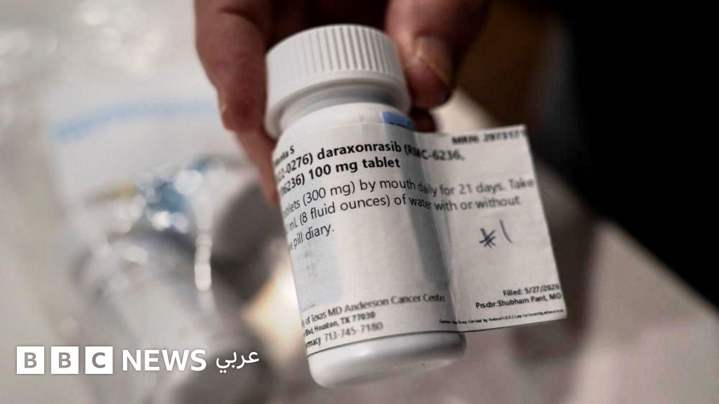 عقار جديد يمنح أملاً لمرضى سرطان البنكرياس للعيش لفترة أطول - BBC News عربي