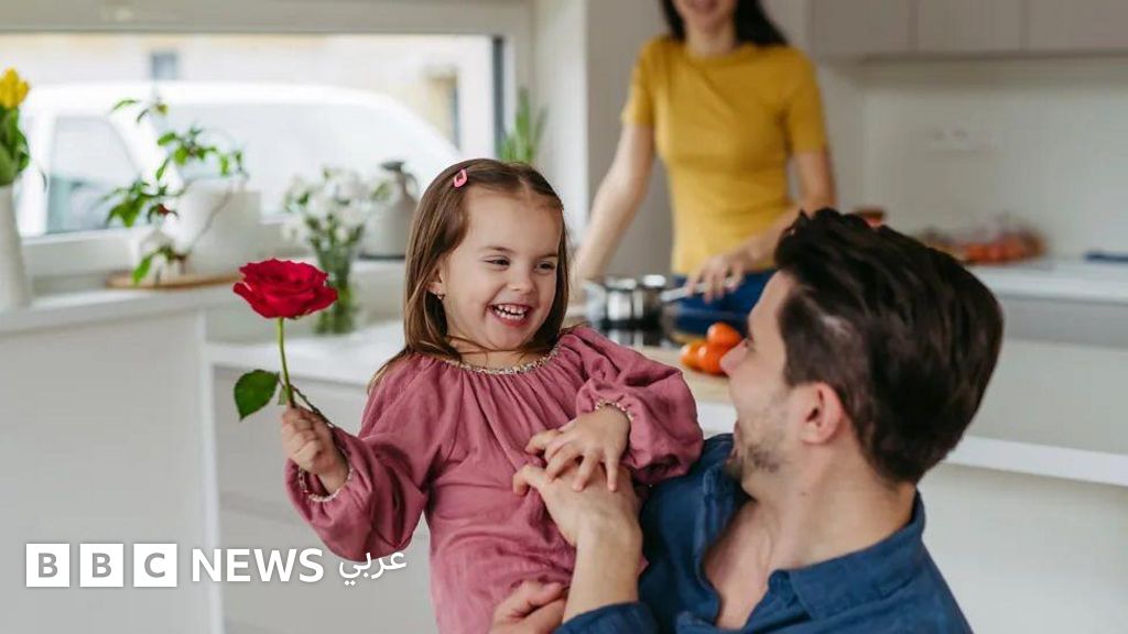 عيد الأب: متى نحتفل به ولماذا؟ - BBC News عربي