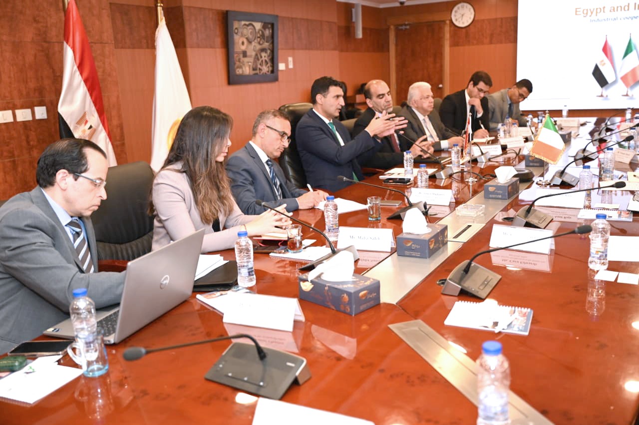 مصر وأيرلندا تبحثان تعزيز التعاون الصناعي في الأدوية والطاقة المتجددة ونقل التكنولوجيا | أموال الغد