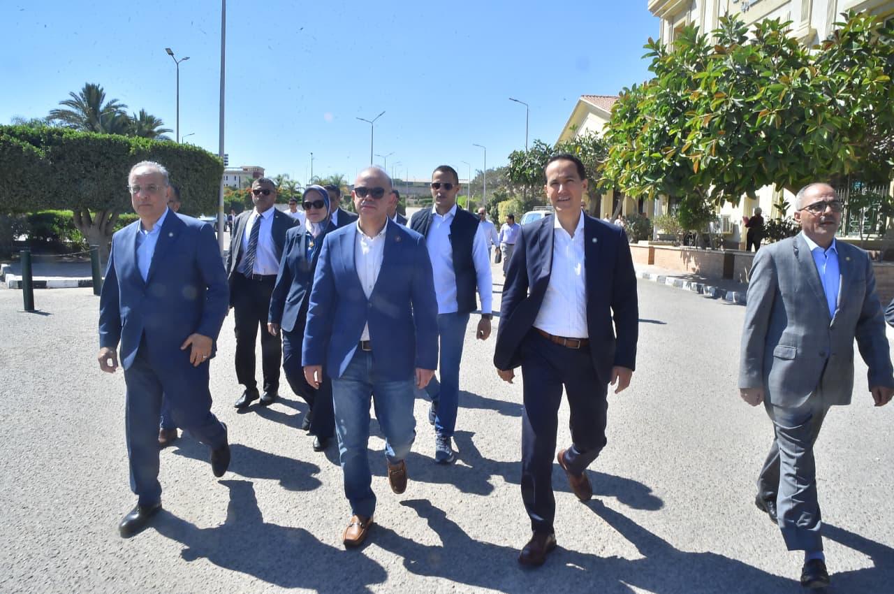 وزير الاستثمار يتفقد المنطقة الحرة بالعامرية باستثمارات 14.7 مليار دولار | أموال الغد