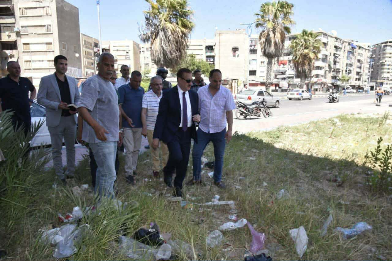 محافظ بورسعيد يوجه بإقامة مسطحات خضراء مكان رفع القمامة والمخلفات بالضواحي