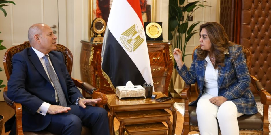 وزيرة التنمية المحلية تتابع مع محافظ القاهرة ملفات النظافة والتصالح على مخالفات البناء - صوت الأمة