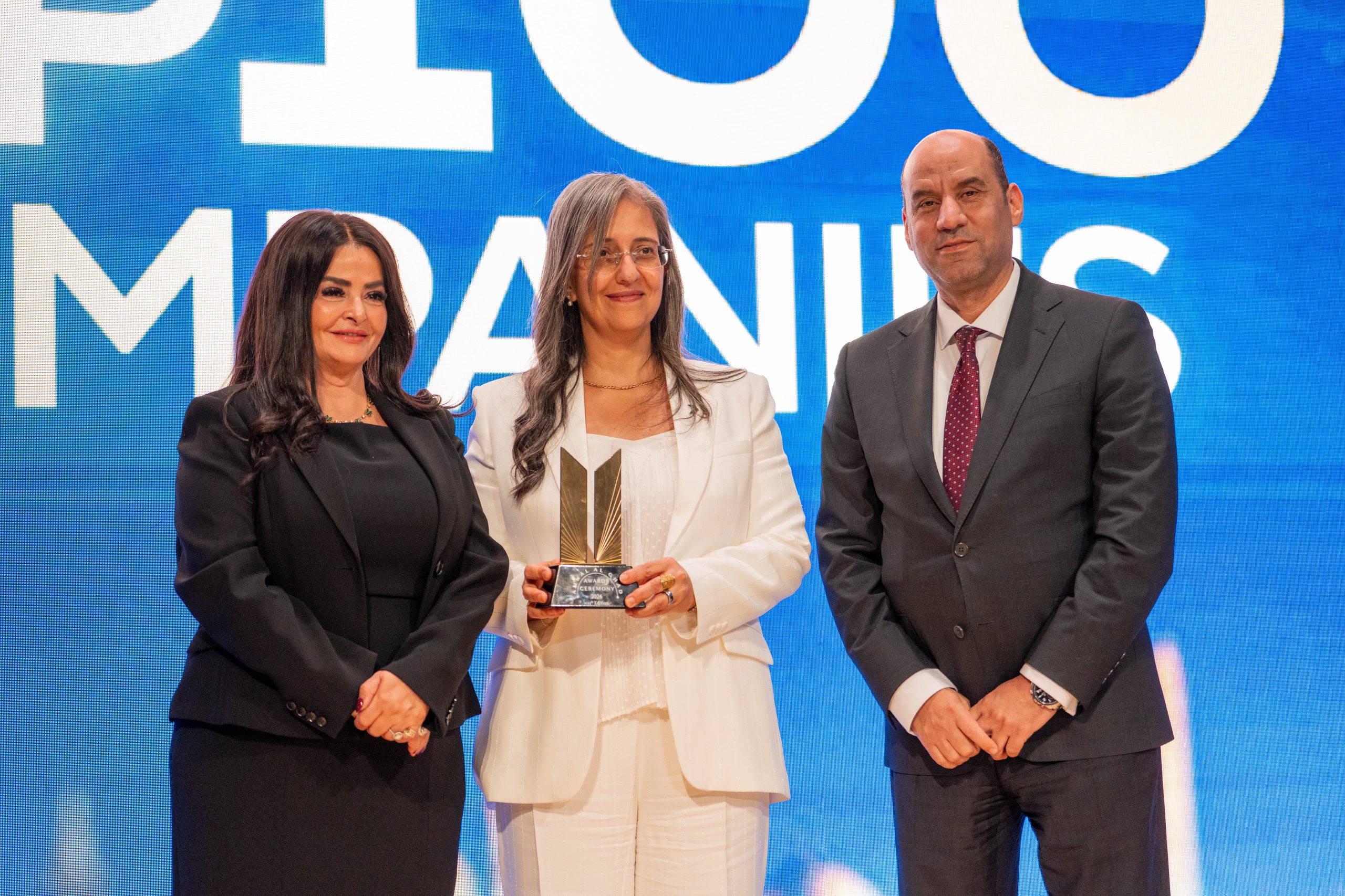 عبير لهيطة تتسلم تكريم «إيجيترانس نوسكو» ضمن قائمة TOP100 خلال قمة مصر للأفضل 2026 | أموال الغد