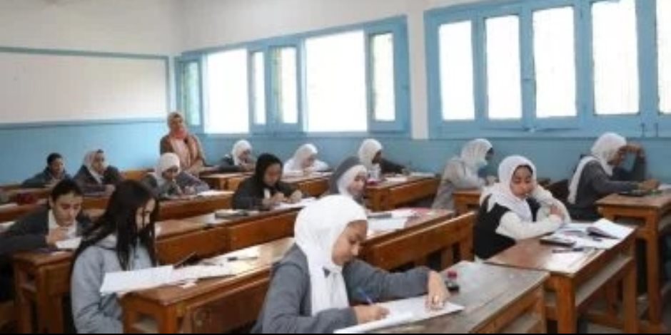 حرمان طالبة بالشهادة الإعدادية بالقليوبية من الامتحانات لمدة عام حاولت تسريب الأسئلة.. تفاصيل - صوت الأمة
