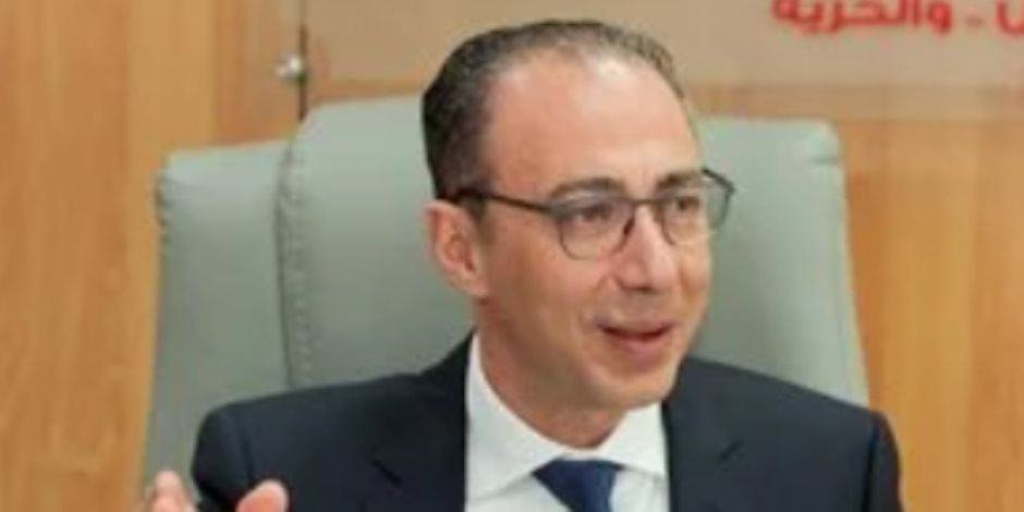 "صحة النواب" تشكر الرئيس السيسى لتوجيهه بتحسين أجور رجال الإسعاف - صوت الأمة
