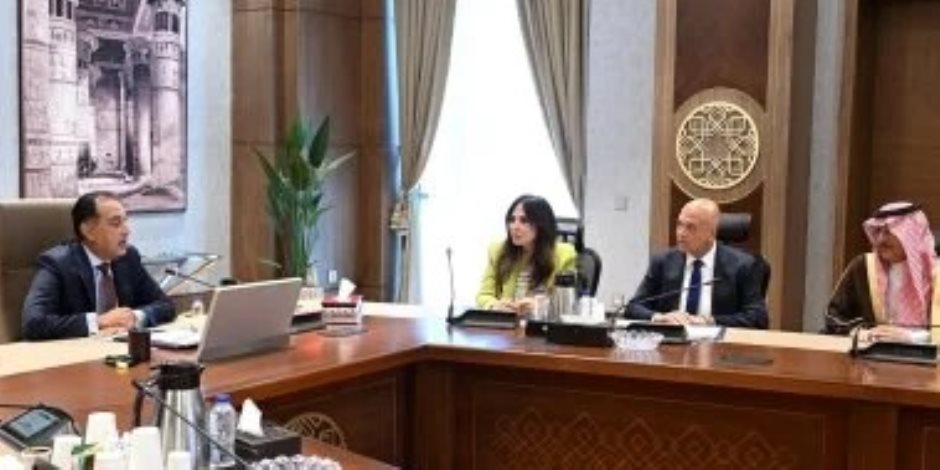 مدبولي يلتقي مسئولي شركة "أكوا باور" لبحث تنفيذ مشروعات تحلية مياه البحر - صوت الأمة