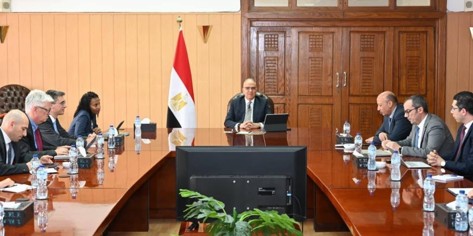 وزير الري يلتقي المدير الإقليمي لقطاع التنمية المستدامة بالبنك الدولي لبحث تعزيز التعاون في مجال المياه والتكيف المناخي - صوت الأمة
