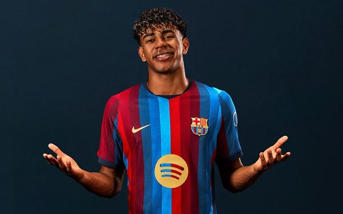 برشلونة يعلن عن قميصه في الموسم الجديد