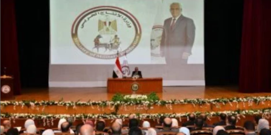 وزير الانتاج الحربي يلتقي الحاصلين على البرامج القيادية لتعظيم الاستفادة من خبراتهم - صوت الأمة