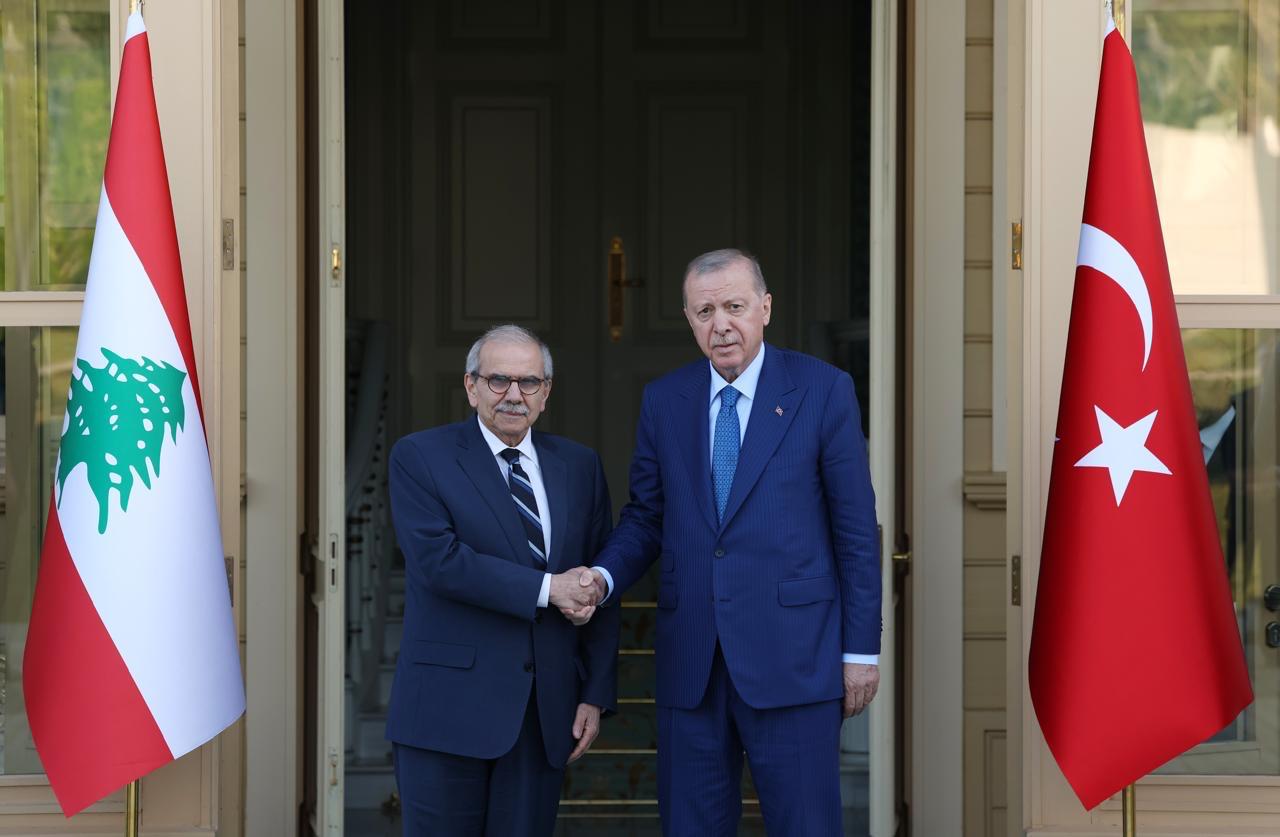 رئيس الوزراء اللبناني يشكر أردوغان على إهدائه الترجمة التركية لمذكرات جده