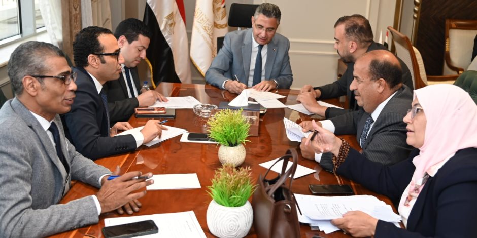 وزير التموين يلتقي بعدد من أعضاء مجلسي النواب والشيوخ لتحسين مستوى الخدمات المقدمة للمواطنين - صوت الأمة