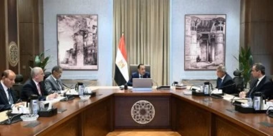 رئيس الوزراء يعقد اجتماعا لمتابعة تنفيذ تكليفات الرئيس بشأن الإعلام - صوت الأمة
