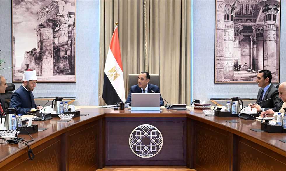 رئيس الوزراء يعقد اجتماعا مع الزمالك ووزارة الأوقاف لحل أزمة أرض النادي بميت عقبة