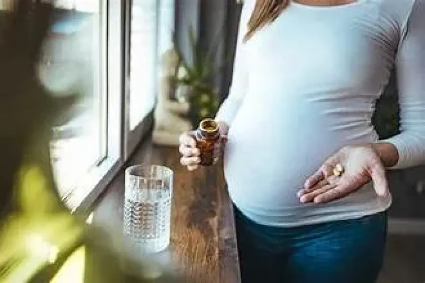 للحامل: طرق فعالة للتخلص من حرقة المعدة خلال الحمل دون أضرار