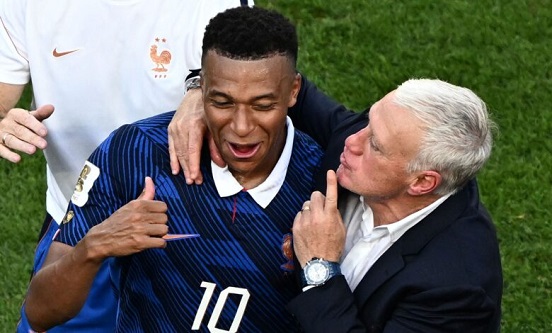 مبابي يودع ديشامب برسالة مؤثرة: كنت تستحق أن نمنحك نهاية أفضل