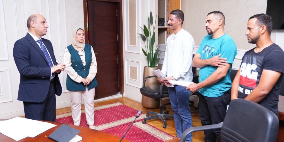وزير العمل يُسلِّم عقود جديدة لفنيي الصيانة الميكانيكية والكهربائية للعمل في لبنان - صوت الأمة