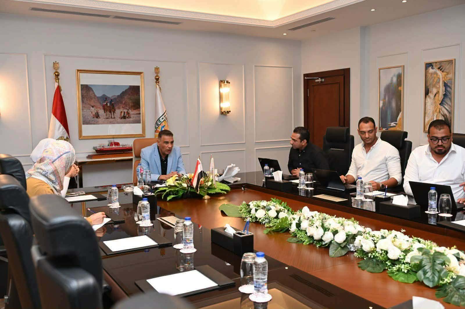 محافظ جنوب سيناء يراجع منظومة الأمن السيبراني استعدادا لإطلاق التاكسي الذكي بشرم الشيخ