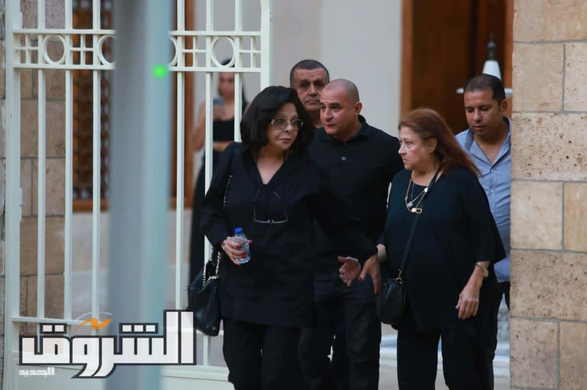 إسعاد يونس تؤدي واجب العزاء في الموسيقار هاني شنودة