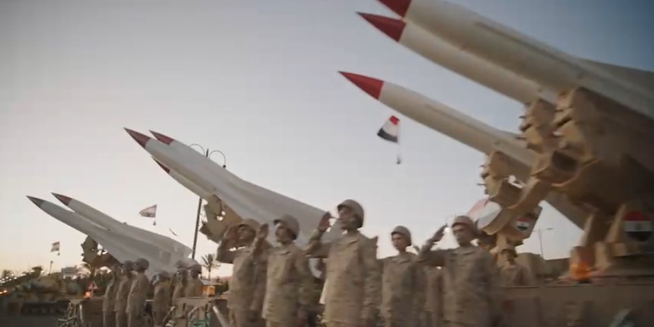 مشهد مهيب لاصطفاف القوات المسلحة بمقر القيادة الاستراتيجية بالعاصمة الجديدة (فيديو) - صوت الأمة