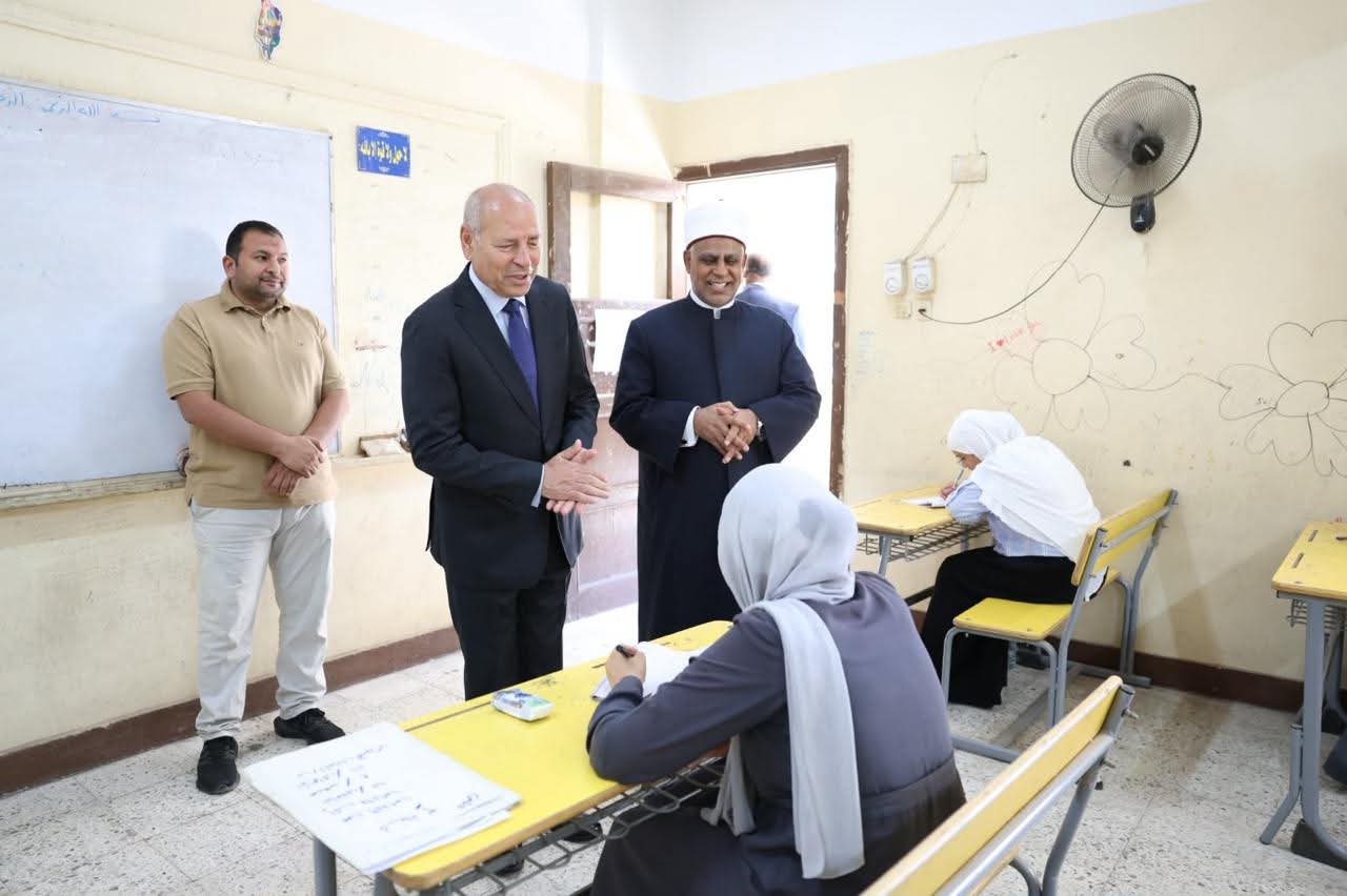 محافظ القاهرة ورئيس قطاع المعاهد الأزهرية يتفقدان لجان الثانوية في ختام امتحانات القسم العلمي
